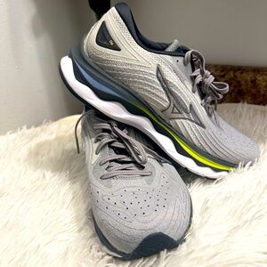 Mizuno Gray and Blue Athletic Shoes with Breathable Mesh and Cushioned Midsole